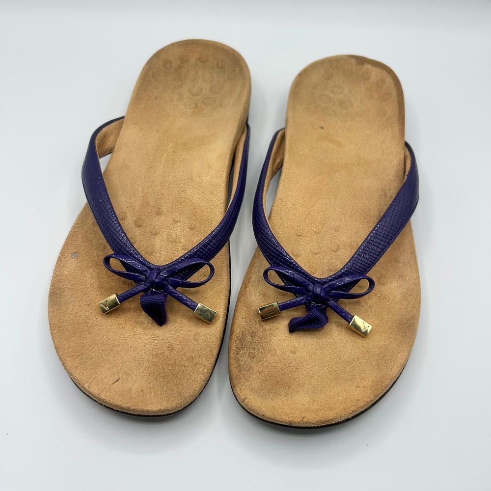 Vionic Purple Bow Thong Sandals with Tan Suede Footbed